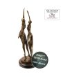 Bronzen beeld man en vrouw in danshouding titel Love Dance op sokkel